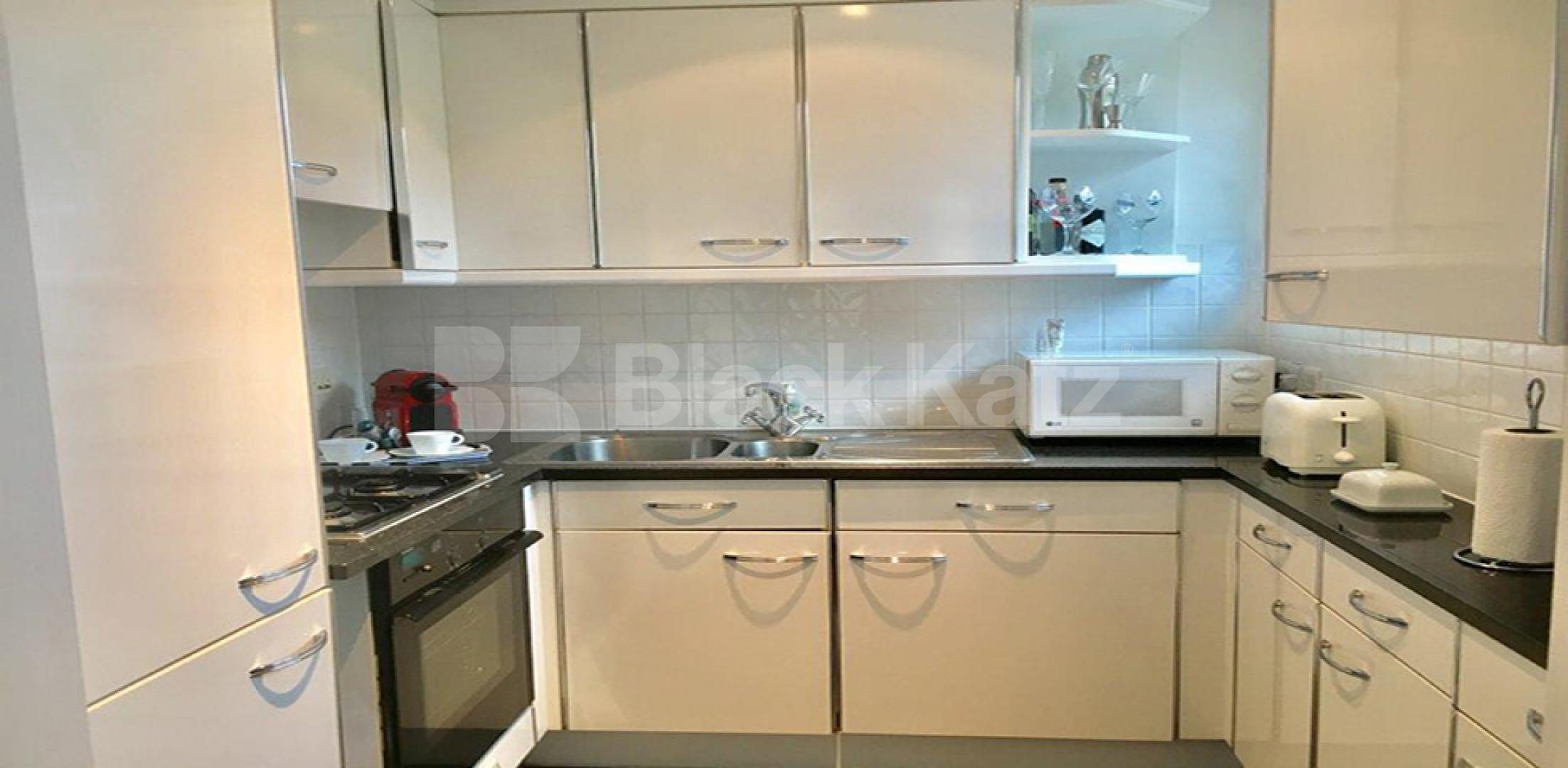 Contemporary apartment with 24 hr. Concierge, gym & inclusive of water rates Providence Square, Shad Thames SE1